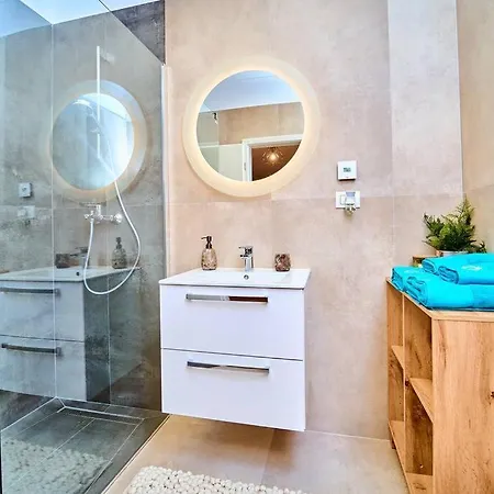 Luxury Vibes Near Iulius Mall *