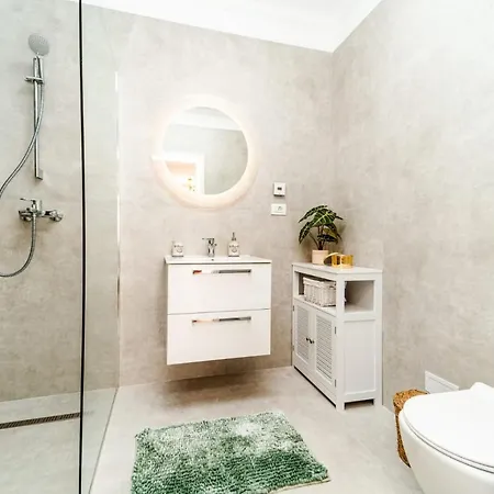 Luxury Vibes Near Iulius Mall Apartment *