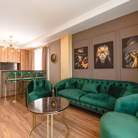 Luxury Vibes Near Iulius Mall *